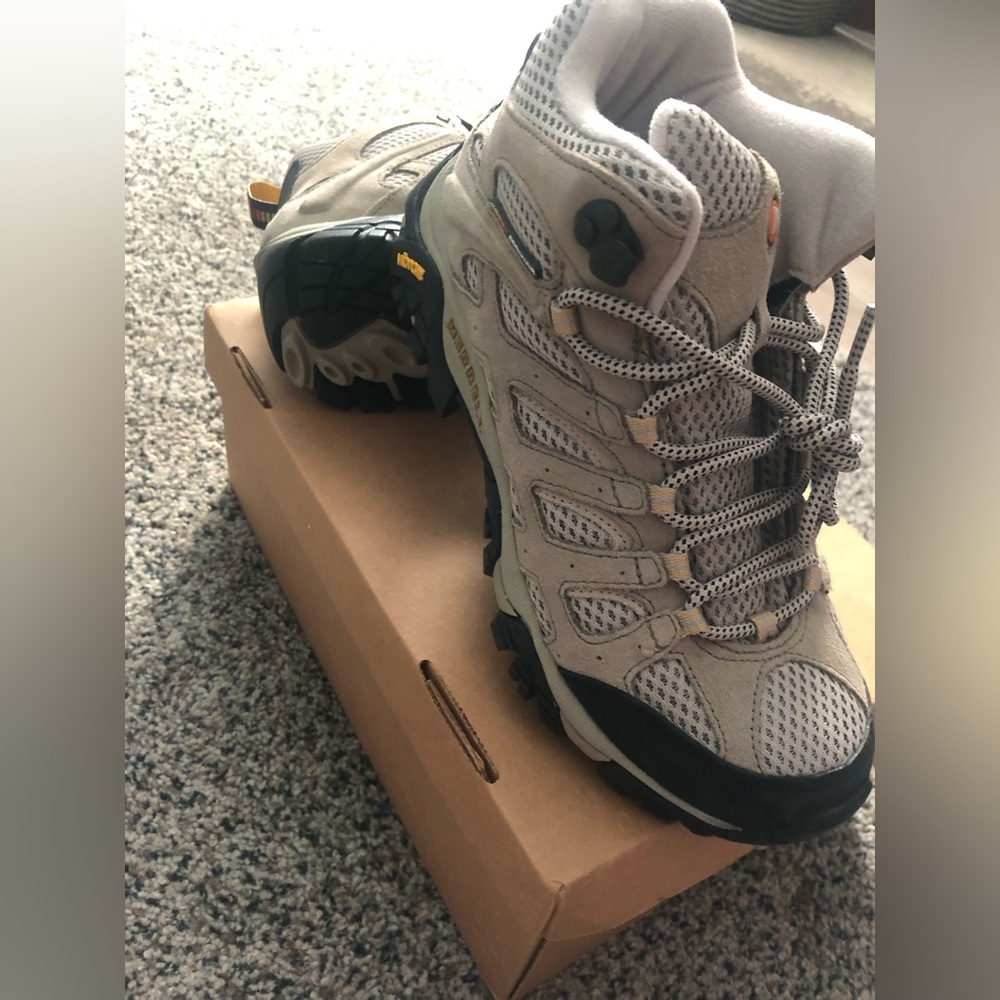 Merrill Performance Footwear, size 10, Taupe color.